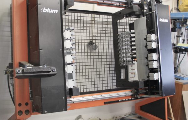 Blum Legrabox samsetningarpressa